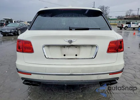 2019 Bentley Bentayga z USA, uszkodzony, nr VIN SJAAM2ZV1KC024006